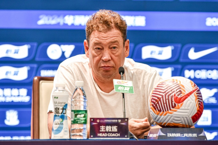 斯卢茨基：路易斯因手术需6周才能归队 李可和吴曦已正常跟队训练