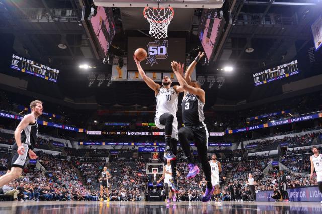 必赢APP-进攻无力败走圣安东尼奥 KD缺席后篮网一胜难求